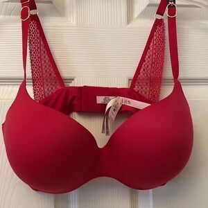 INCREDIBLE BY VICTORIA’S SECRET
Incredible Push-Up Perfect Shape Bra
